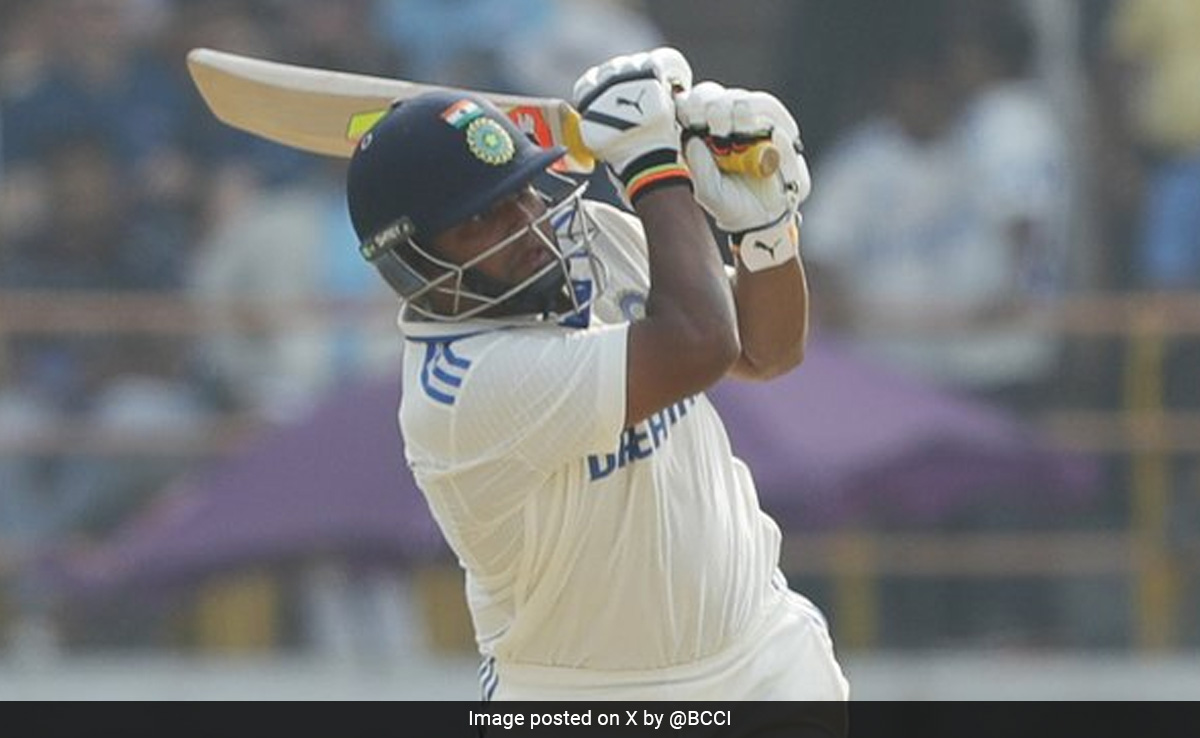 Sunil Gavaskar: "डॉन ब्रैडमैन ने मुझसे कहा था", सरफराज के गलत शॉट पर निराश गावस्कर के बयान ने मचाई खलबली