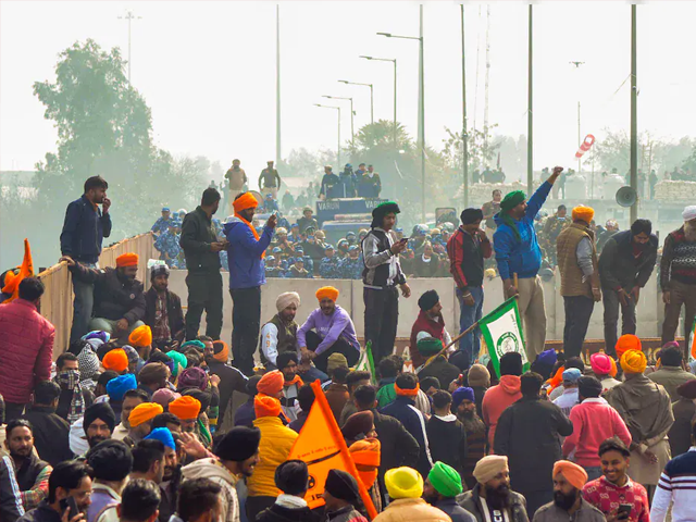 किसानों और सरकार के बीच आज तीसरे दौर की बातचीत किसानों और सरकार के बीच आज तीसरे दौर की बातचीत