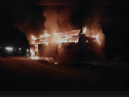 डीडवाना: मेगा हाईवे पर बस में लगी भीषण आग, यात्रियों ने कूदकर बचाई जान, एक की मौत