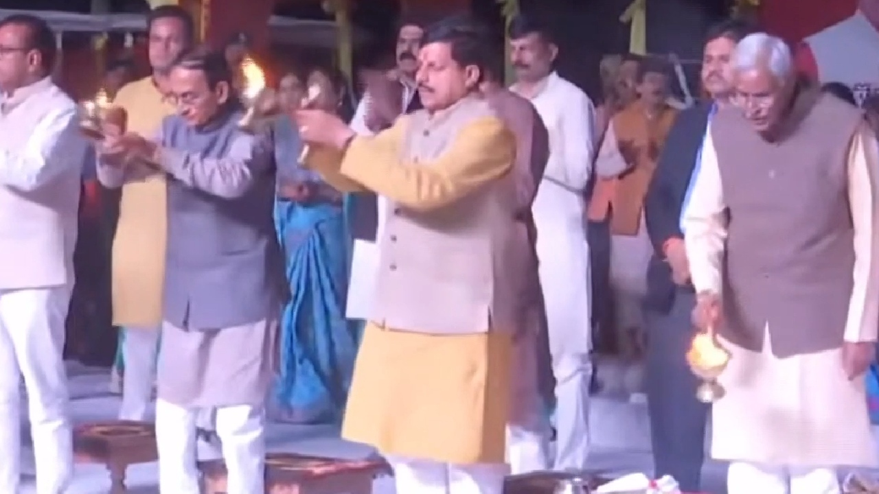 नर्मदा जयंती के मौके पर सीएम मोहन यादव ने की पूजा अर्चना