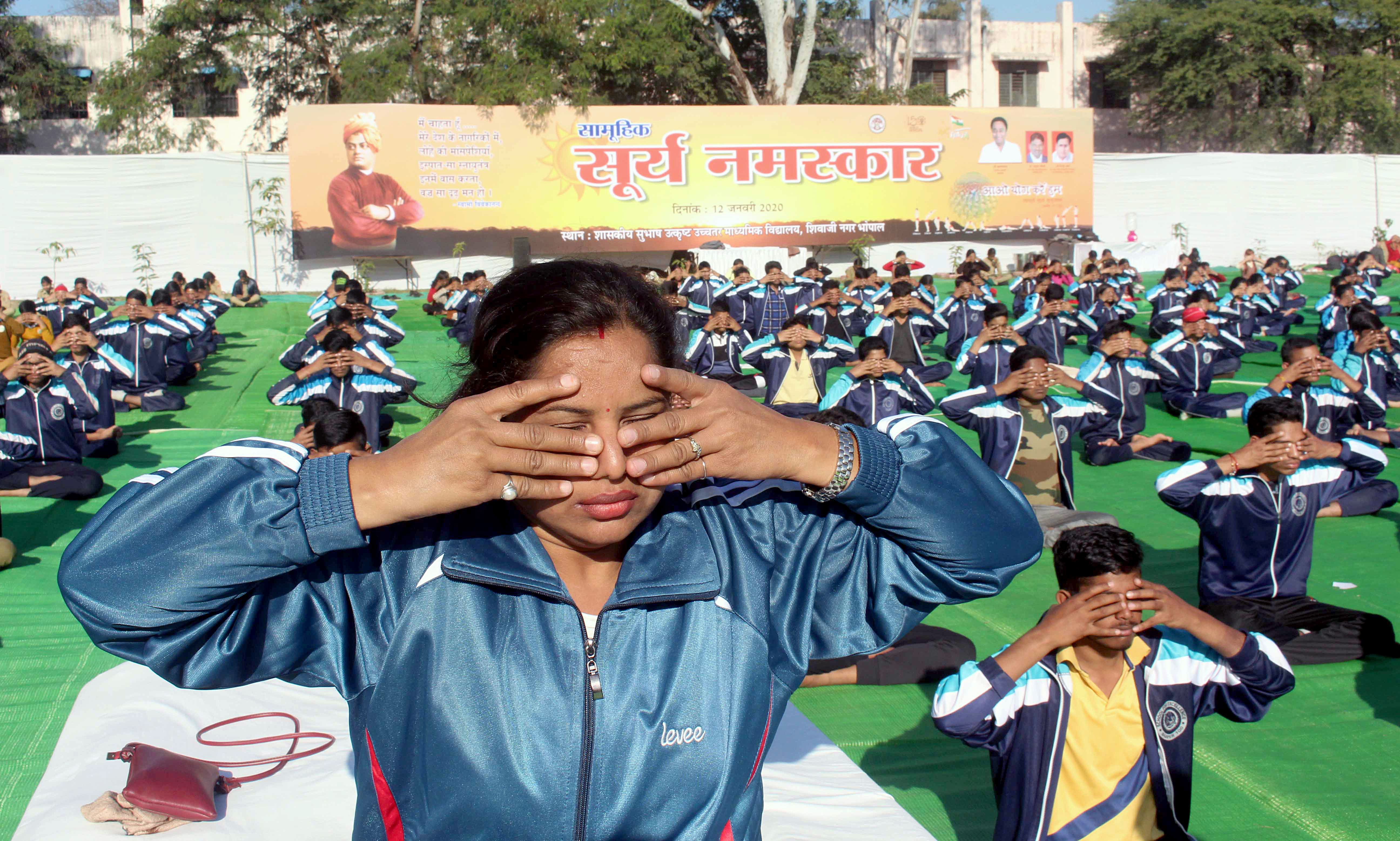 राजस्थान के स्कूलों में सूर्य नमस्कार पर मुस्लिम संगठनों को हाई कोर्ट से बड़ा झटका, अदालत ने खारिज की याचिका राजस्थान के स्कूलों में सूर्य नमस्कार पर मुस्लिम संगठनों को हाई कोर्ट से बड़ा झटका, अदालत ने खारिज की याचिका
