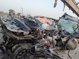 बीकानेर में भीषण हादसा, शादी समारोह में शामिल होने आए गुजरात के डॉक्टर दंपत्ति सहित 5 की मौत, गाड़ी के उड़े परखच्चे बीकानेर में भीषण हादसा, शादी समारोह में शामिल होने आए गुजरात के डॉक्टर दंपत्ति सहित 5 की मौत, गाड़ी के उड़े परखच्चे