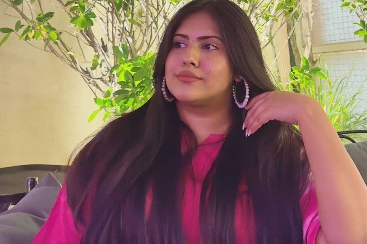 The Essential Guide to Hair Oiling: Expert Tips from Divya Sharma The Essential Guide to Hair Oiling: Expert Tips from Divya Sharma