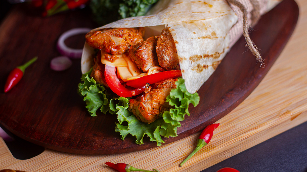 These Cheesy Tandoori Chicken Wraps Will Up Your Snack Game 