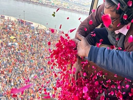 मौनी अमावस्या पर 2.18 करोड़ लोगों ने गंगा में डुबकी लगाई, श्रद्धालुओं पर हेलीकाप्टर से हुई पुष्पवर्षा मौनी अमावस्या पर 2.18 करोड़ लोगों ने गंगा में डुबकी लगाई, श्रद्धालुओं पर हेलीकाप्टर से हुई पुष्पवर्षा