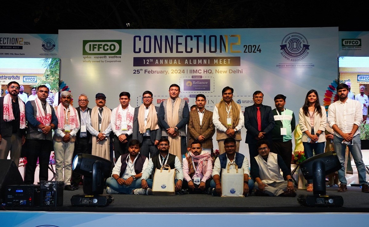 IIMCA Meet में 23 विजेताओं को कनेक्शन्स अवार्ड, विवेक अग्निहोत्री और सुमिता यादव को एलुमनी ऑफ द ईयर