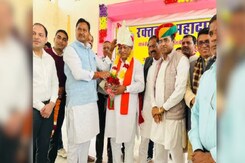 पशुपालन मंत्री जोराराम कुमावत ने 1 लाख का लोन और क्रेडिट कार्ड देने का किया वादा पशुपालन मंत्री जोराराम कुमावत ने 1 लाख का लोन और क्रेडिट कार्ड देने का किया वादा