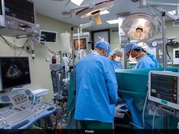 डॉक्टरों ने एक शख्स के पेट से फुटबॉल के आकार का 7.5 किलो का बड़ा ट्यूमर निकाला, 8 घंटे तक चली सर्जरी