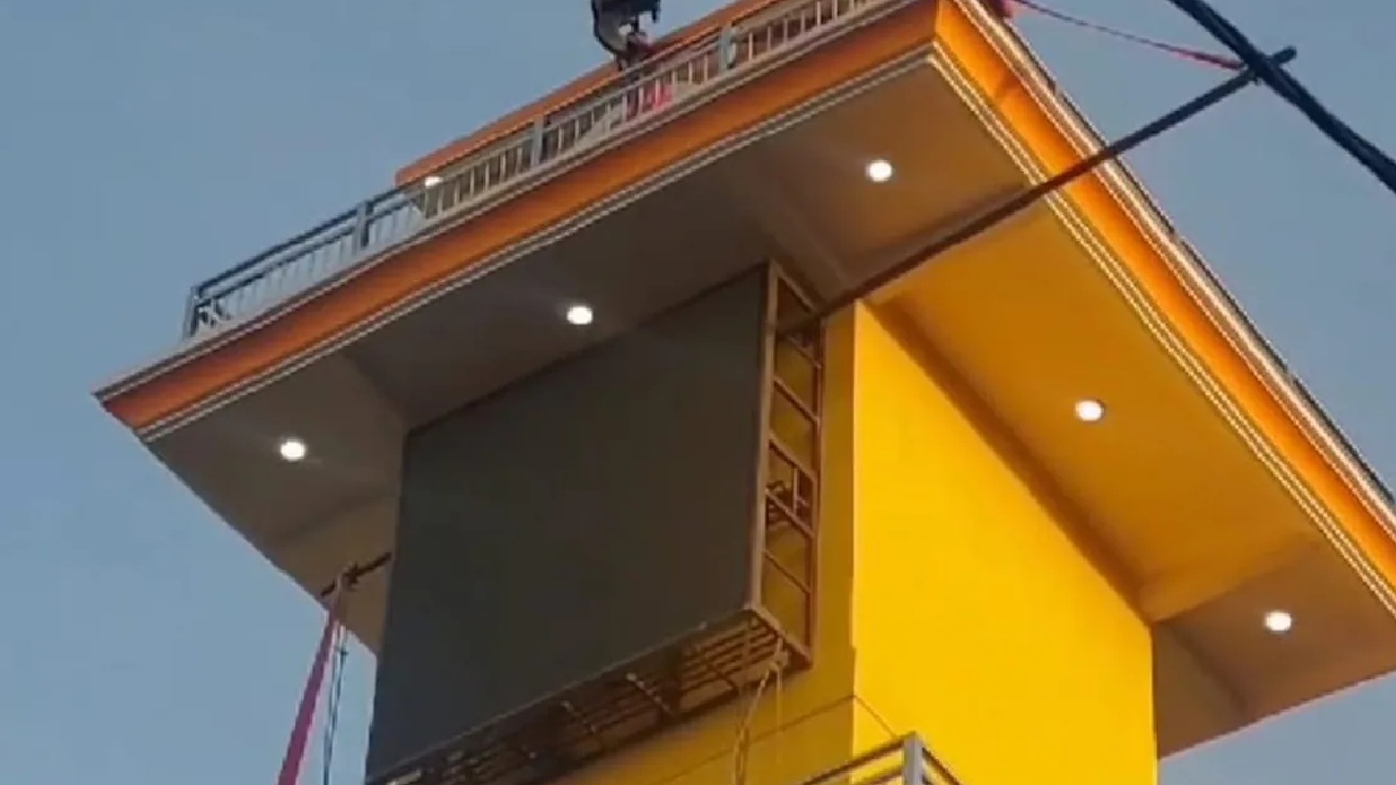 पीएम मोदी ने किया वैदिक घड़ी का लोकार्पण, समय के साथ मुहूर्त भी बताती है ये वैदिक घड़ी