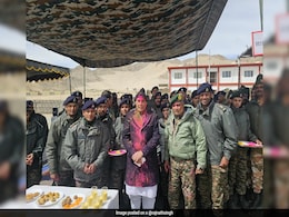 "Ladakh Capital Of Courage": Rajnath Singh Celebrates Holi With Soldiers In Leh "Ladakh Capital Of Courage": Rajnath Singh Celebrates Holi With Soldiers In Leh
