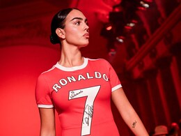 Cristiano Ronaldo's Girlfriend Wears Dress Inspired By His Manchester United Jersey - Pic Goes Viral Cristiano Ronaldo's Girlfriend Wears Dress Inspired By His Manchester United Jersey - Pic Goes Viral
