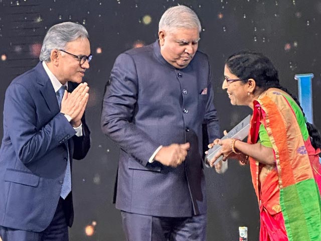 Meenakshi Gadge Awarded 'The Life In India Award' | NDTV Indian Of The Year Awards