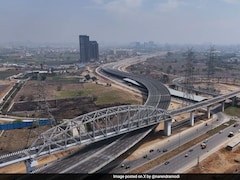 Men Perform Stunts On SUVs, Disrupt Traffic On Dwarka Expressway