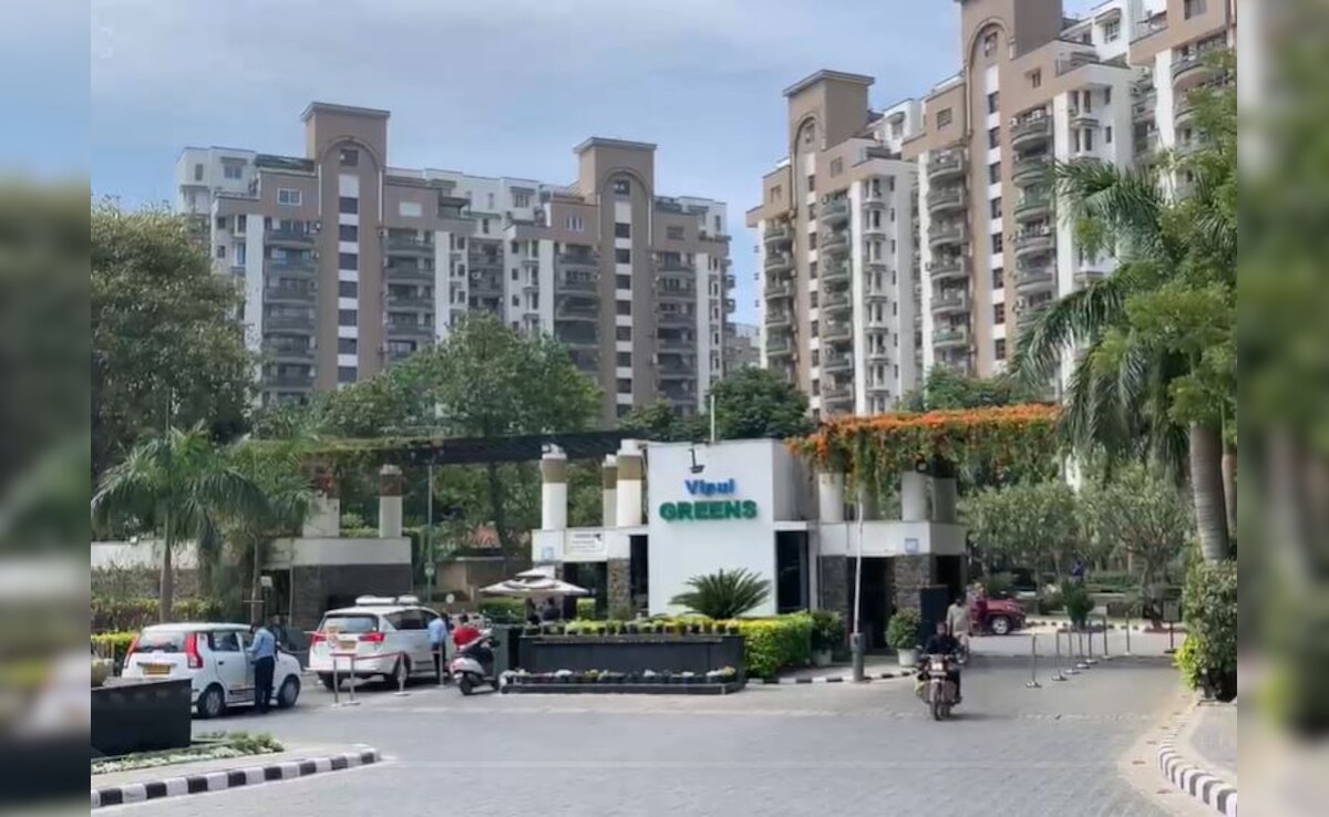 गुरुग्राम में बेटे को 