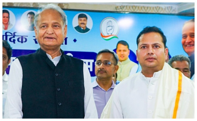 Rajasthan Politics: 'बेटे के चुनाव अभियान में उलझकर रह गए हैं गहलोत', अमित शाह ने कसा तंज, बोले, 'बड़े अंतर से हारेंगे वैभव गहलोत'