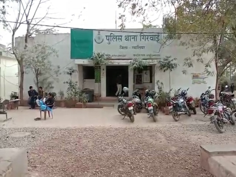 Crime News: सावधान! लिफ्ट देने के बहाने परिचित ने महिला के साथ किया रेप, पुलिस जांच में जुटी, ये है पूरी कहानी