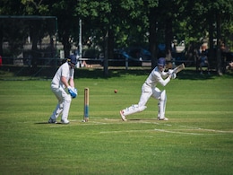 क्रिकेट के लिए क्यों बढ़ती जा रही लोगों की दीवानगी, आखिर क्रिकेट में ऐसी क्या बात है? क्रिकेट के लिए क्यों बढ़ती जा रही लोगों की दीवानगी, आखिर क्रिकेट में ऐसी क्या बात है?