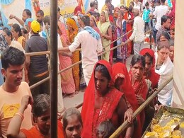 Mukundpur के Jagannath Mandir की अनोखी है प्रथा, साल 2035 तक बुक है होली पर प्रसाद चढ़ाने की लाइन, जानें यहां के बारे में Mukundpur के Jagannath Mandir की अनोखी है प्रथा, साल 2035 तक बुक है होली पर प्रसाद चढ़ाने की लाइन, जानें यहां के बारे में