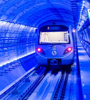 Webstory: India's 1st Underwater Metro Begins In Kolkata