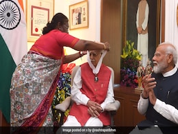 राष्ट्रपति मुर्मू ने लालकृष्ण आडवाणी को भारत रत्न प्रदान किया राष्ट्रपति मुर्मू ने लालकृष्ण आडवाणी को भारत रत्न प्रदान किया