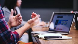 "Busy Bragging" Is A Toxic Work Trait, It Makes You Look Incompetent: Study