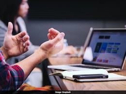 "Busy Bragging" Is A Toxic Work Trait, It Makes You Look Incompetent: Study "Busy Bragging" Is A Toxic Work Trait, It Makes You Look Incompetent: Study