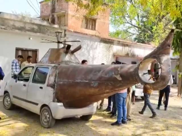 गज़ब का देसी जुगाड़! UP के युवक ने Car को बना दिया 'Helicopter', पुलिस की पड़ी नजर, फिर...
