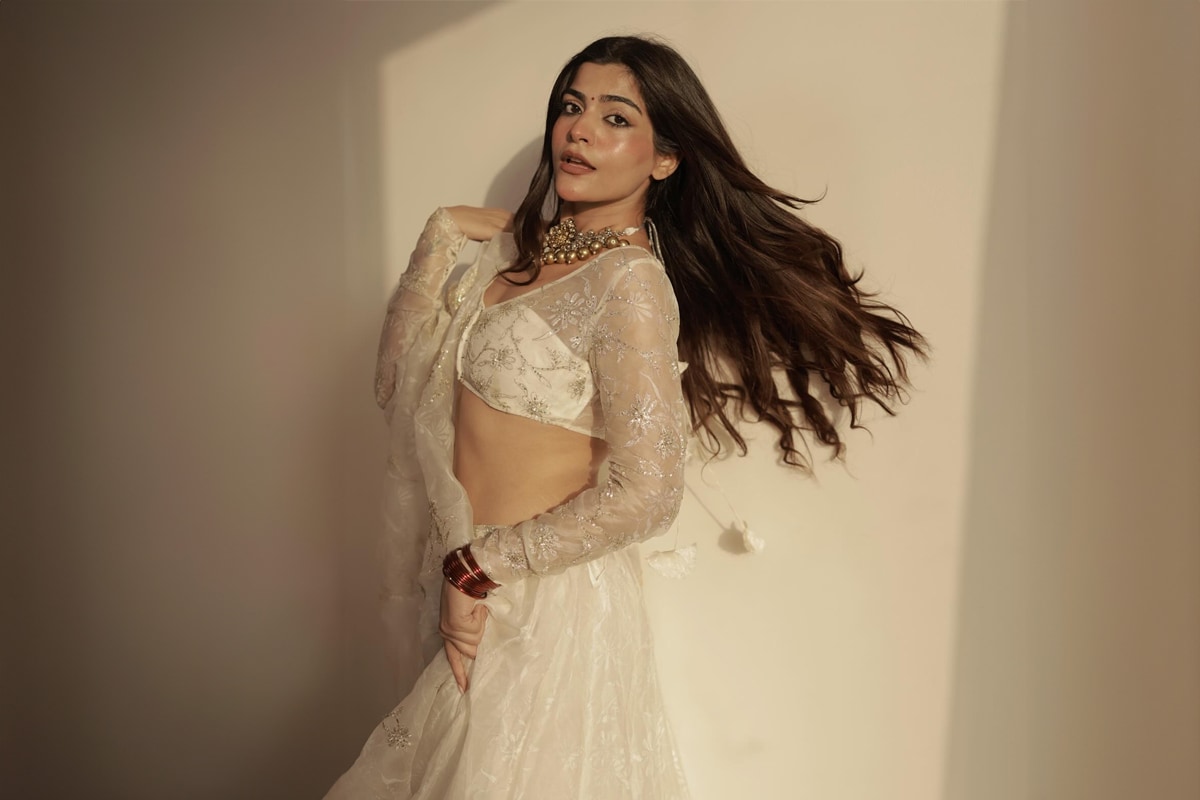 Photos: Kritika Khurana in White Lehenga Has the Perfect Bridesmaid Look Decoded Photos: Kritika Khurana in White Lehenga Has the Perfect Bridesmaid Look Decoded