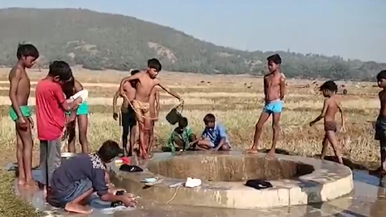 बलरामपुर: आदिवासी बाल आश्रम, न बिजली ना पानी, मजबूर हैं बच्चे !