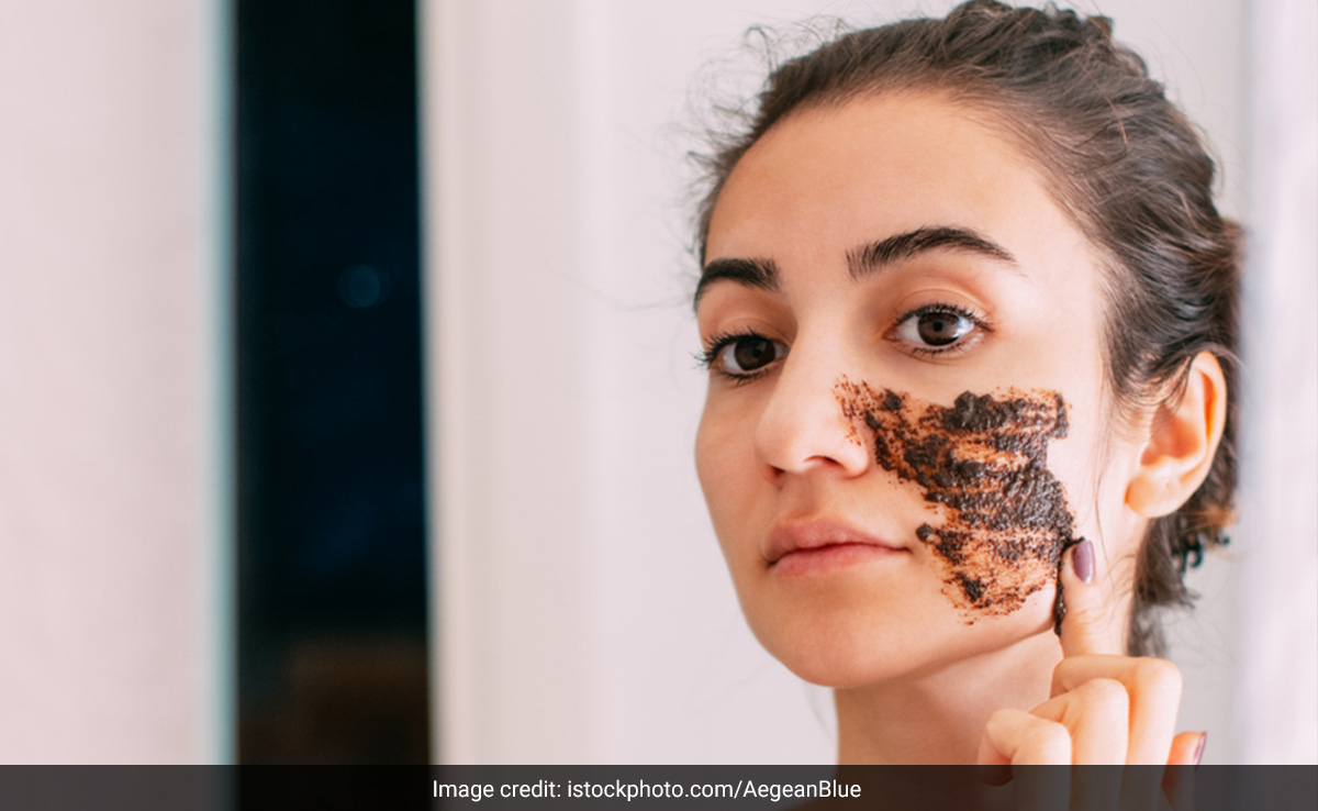 महंगे स्क्रब से भी अच्छा असर दिखाता है घर पर बना यह पेस्ट, चेहरे पर डेढ़ मिनट मलने पर ही दिखेगा प्रभाव