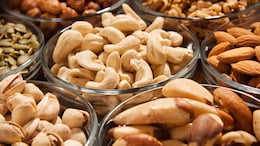 Dry Fruits: नवरात्रि उपवास के दौरान खाएं ये 5 ड्राई फ्रूट्स, नहीं सताएगी कमजोरी, रहेंगे हेल्दी और फिट
