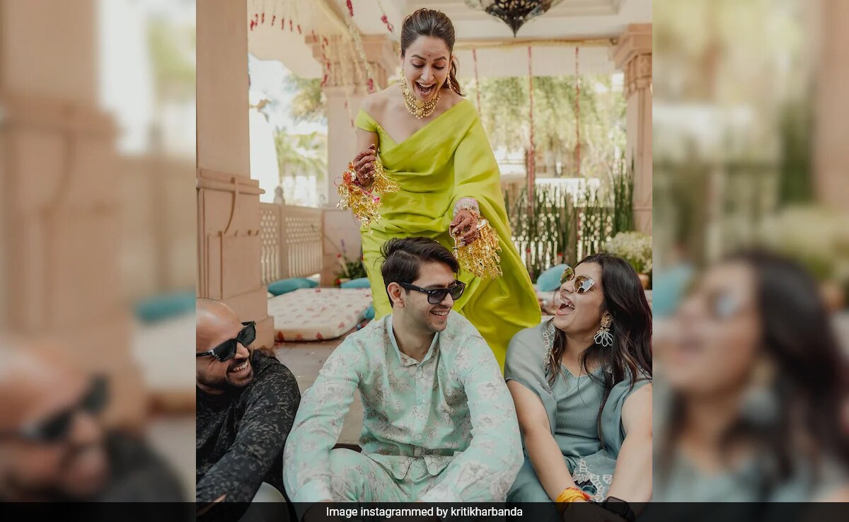 Kriti Kharbanda Shares Pics From Chooda Ceremony, Reveals Pulkit Samrat Was "Bowled Over" After Seeing Her