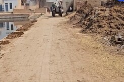 राजस्थान-पंजाब की सीमा पर बसे गांव सड़क पार बदल जाती है सुविधाएं और सरकार  राजस्थान-पंजाब की सीमा पर बसे गांव सड़क पार बदल जाती है सुविधाएं और सरकार