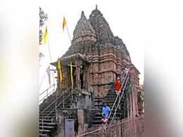 खजुराहो में धूमधाम से मनाया जा रहा महाशिवरात्रि का पर्व, ढोल-नगाड़ों के साथ निकलेगी भगवान शिव की बारात खजुराहो में धूमधाम से मनाया जा रहा महाशिवरात्रि का पर्व, ढोल-नगाड़ों के साथ निकलेगी भगवान शिव की बारात