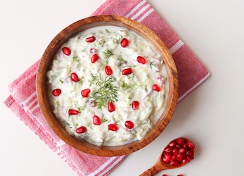 Mixed Fruit Raita Recipe: Try This Healthy Alternative To Creamy Fruit Bowl Mixed Fruit Raita Recipe: Try This Healthy Alternative To Creamy Fruit Bowl