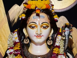 Pradosh Vrat 2024: कब पड़ रहा है मार्च का दूसरा प्रदोष व्रत, जानिए शुभ मुहूर्त और शिव-पार्वती की पूजा विधि Pradosh Vrat 2024: कब पड़ रहा है मार्च का दूसरा प्रदोष व्रत, जानिए शुभ मुहूर्त और शिव-पार्वती की पूजा विधि