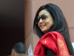 TMC सांसद महुआ के खिलाफ रायपुर में FIR दर्ज, मोइत्रा ने भी Video जारी कर दी ये प्रतिक्रिया  TMC सांसद महुआ के खिलाफ रायपुर में FIR दर्ज, मोइत्रा ने भी Video जारी कर दी ये प्रतिक्रिया