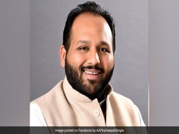 दिल्ली में आप नेता दीपक सिंगला के घर ED की छापेमारी दिल्ली में आप नेता दीपक सिंगला के घर ED की छापेमारी