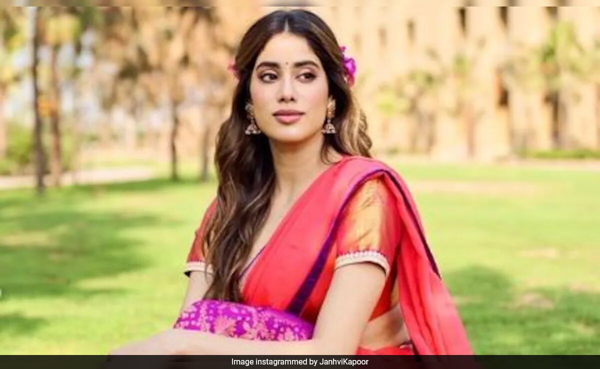 Janhvi Kapoor's Traditional Look Gets Love From Manish Malhotra, Parvathy