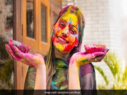 Shahnaz Husain बता रही हैं होली में कैसे रखें अपनी त्वचा का ख्याल, होली खेलने से पहले स्किन के लिए करें ये काम | Holi Skin Care Shahnaz Husain बता रही हैं होली में कैसे रखें अपनी त्वचा का ख्याल, होली खेलने से पहले स्किन के लिए करें ये काम | Holi Skin Care