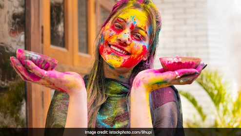 Pre-Holi Skin Care: होली के लिए आज से शुरू करें स्किन केयर रूटीन, जानें होली पर हार्श केमिकल से कैसे बचाएं स्किन