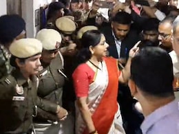 BRS की नेता के. कविता को दिल्ली की अदालत में किया गया पेश, अपनी गिरफ्तारी को बताया "अवैध" BRS की नेता के. कविता को दिल्ली की अदालत में किया गया पेश, अपनी गिरफ्तारी को बताया "अवैध"