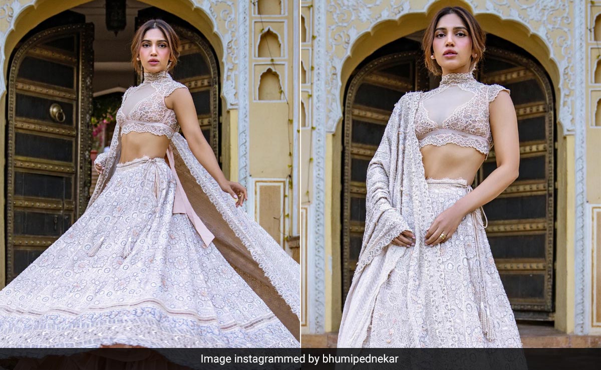 No Wedding Is Complete Without Bhumi Pednekar Looking Elegant In A Pastel <i>Lehenga</i>