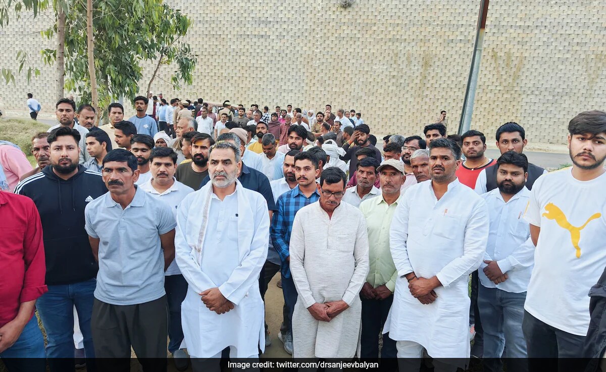 Stones Thrown At Cars During Election Rally Of BJP MP Sanjeev Balyan In UP