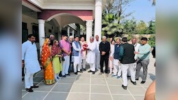 लोकसभा चुनावः कांग्रेस नेता ने की भाजपा प्रत्याशी की स्वागत, तस्वीर सामने आते ही चढ़ा सियासी पारा