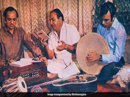 रिहर्सल करते मोहम्मद रफी, ढफली और हारमोनियम पर संगत देते कल्याणजी-आनंदजी, यूं बना था मुकद्दर का सिकंदर का यादगार गाना रिहर्सल करते मोहम्मद रफी, ढफली और हारमोनियम पर संगत देते कल्याणजी-आनंदजी, यूं बना था मुकद्दर का सिकंदर का यादगार गाना