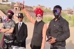 होली पर 'फागणिया फुटबॉल', पुतिन संग नजर आए मोदी ! होली पर 'फागणिया फुटबॉल', पुतिन संग नजर आए मोदी !