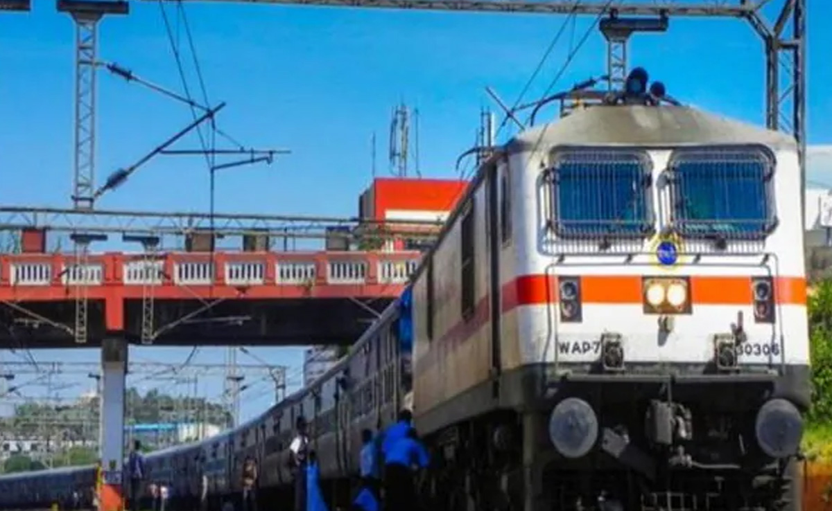 Indian Railways: इंजीनियर साहब चुराते थे रेलवे के कंबल, तकिया और चादरें! पत्नी ने वीडियो बनाकर ऐसे खोली पोल