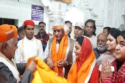 राजसमंद में गजेंद्र शेखावत ने किए श्रीनाथजी के दर्शन, बीजेपी के जीत लिए पर कही ये बात राजसमंद में गजेंद्र शेखावत ने किए श्रीनाथजी के दर्शन, बीजेपी के जीत लिए पर कही ये बात