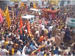 Rajasthan: नीले घोड़े पर सवार होकर खाटू नगर भ्रमण पर निकले बाबा श्याम, श्रद्धालुओं में रथ खींचने की लगी होड़ Rajasthan: नीले घोड़े पर सवार होकर खाटू नगर भ्रमण पर निकले बाबा श्याम, श्रद्धालुओं में रथ खींचने की लगी होड़
